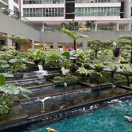 Modern Bauhaus Studio At Regalia Klcc Infinity Pool Kuala Lumpur Extérieur photo